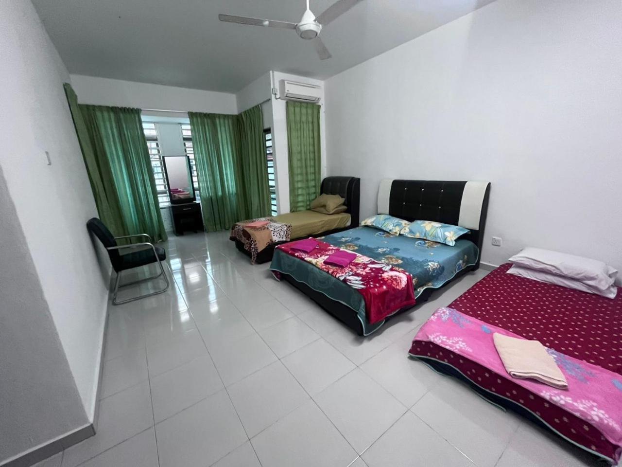 Anas @ Kuantan Villa Room photo